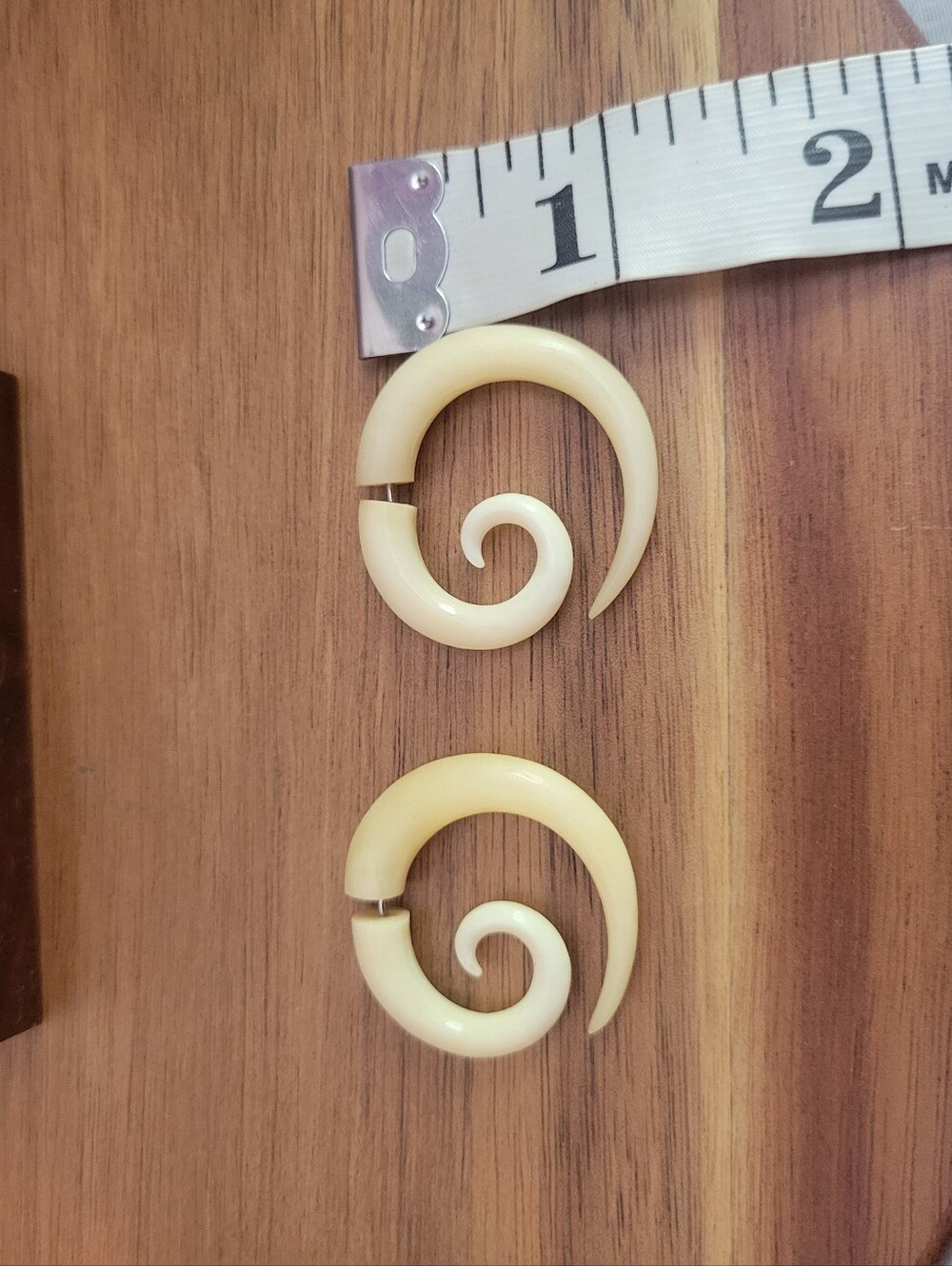 Cream Bone Spiral Faux Gauge Earrings - Picture 8 of 8